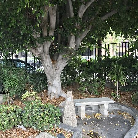 Akua Motor Hotel Anaheim Exterior photo